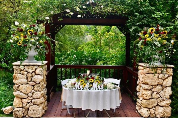 High Sierra Iris and Wedding Gardens