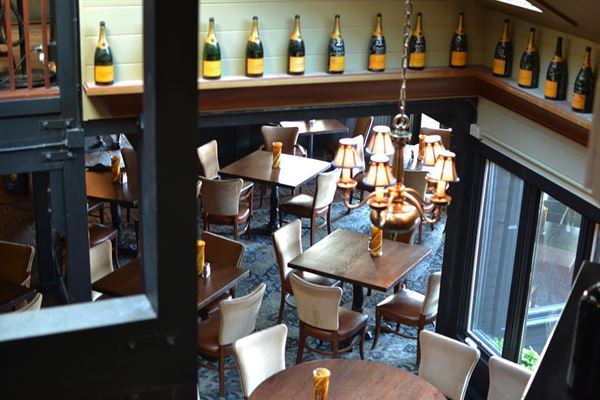 22 Bowen's Wine Bar & Grille