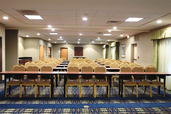 Holiday Inn Express & Suites Urbandale Des Moines