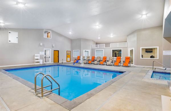 AmericInn Hotel & Suites Pella