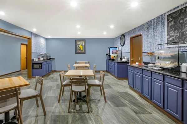 AmericInn Hotel & Suites Pella