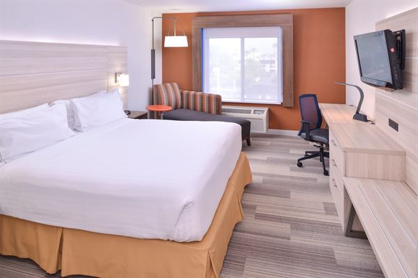 Holiday Inn Express & Suites San Diego - Otay Mesa