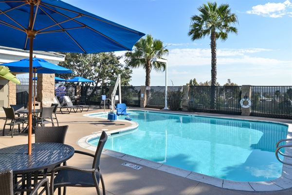 Holiday Inn Express & Suites San Diego - Otay Mesa