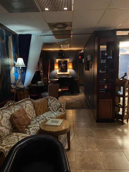 Kimber's Wine & Cigar Lounge