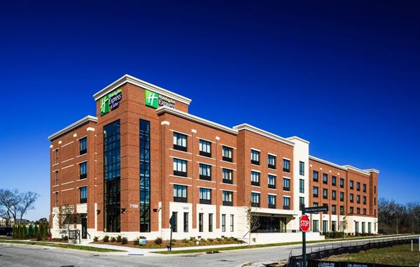 Holiday Inn Express & Suites Franklin - Berry Farms
