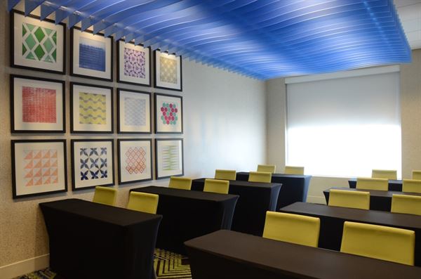 Holiday Inn Express & Suites Franklin - Berry Farms