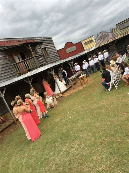 Rollins Creek Old West Town and Bed And Breakfast