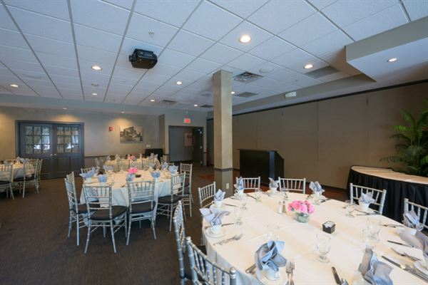 Curly's Grille & Banquet Center
