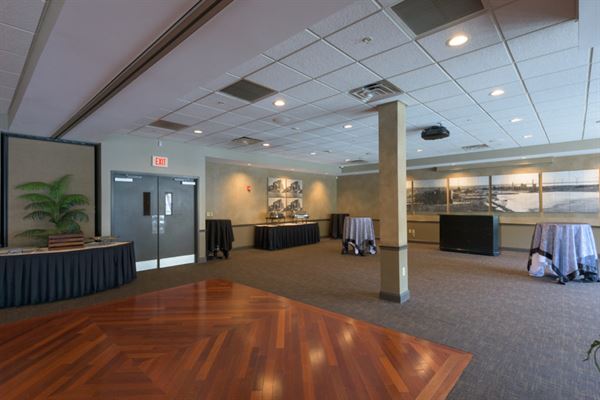 Curly's Grille & Banquet Center