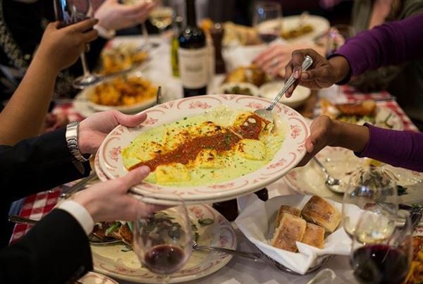 Maggianos Little Italy Atlanta