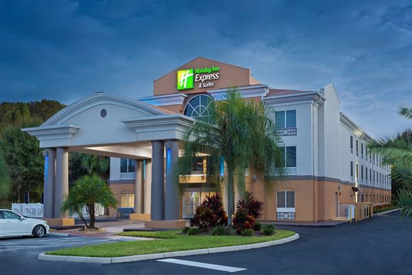 Holiday Inn Express & Suites Tavares Leesburg