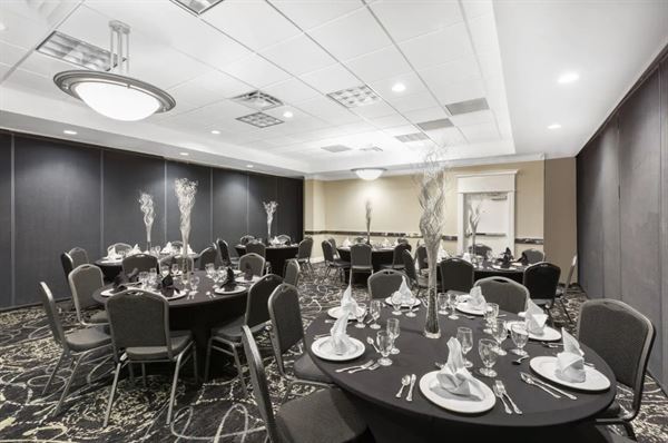 Clarion Des Moines Airport Hotel