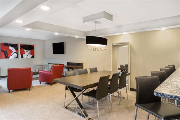 Clarion Des Moines Airport Hotel