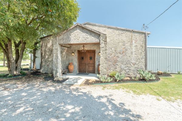 Towering Oaks Retreat and Event Venue