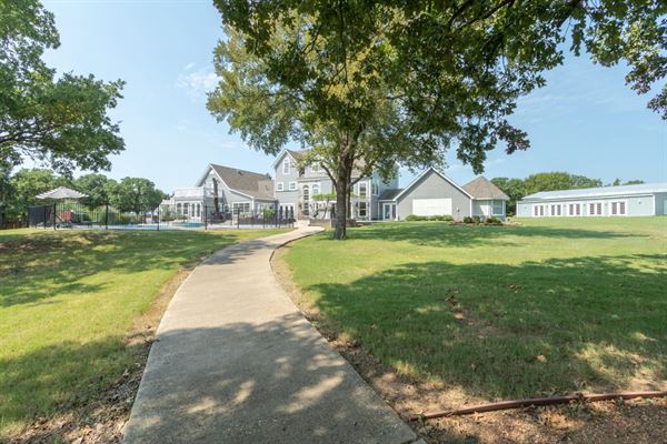Towering Oaks Retreat and Event Venue