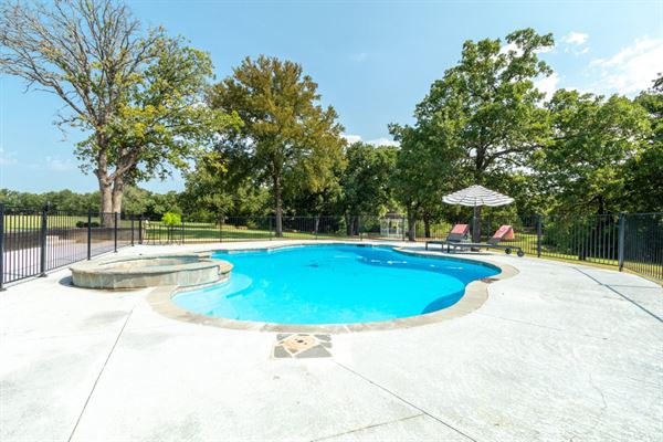 Towering Oaks Retreat and Event Venue