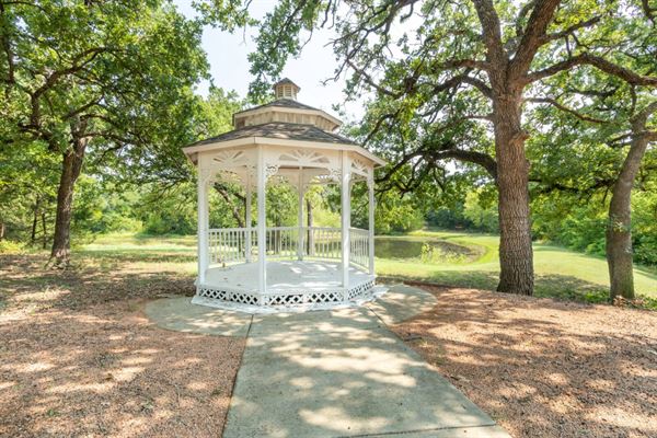 Towering Oaks Retreat and Event Venue