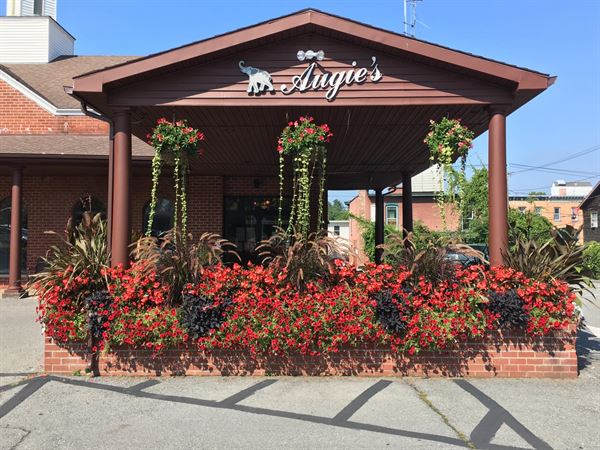 Augies Family Style Italian Restaurant & Bar