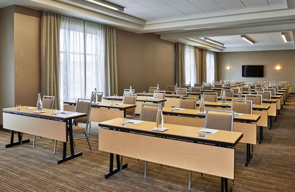 Four Points by Sheraton Fargo