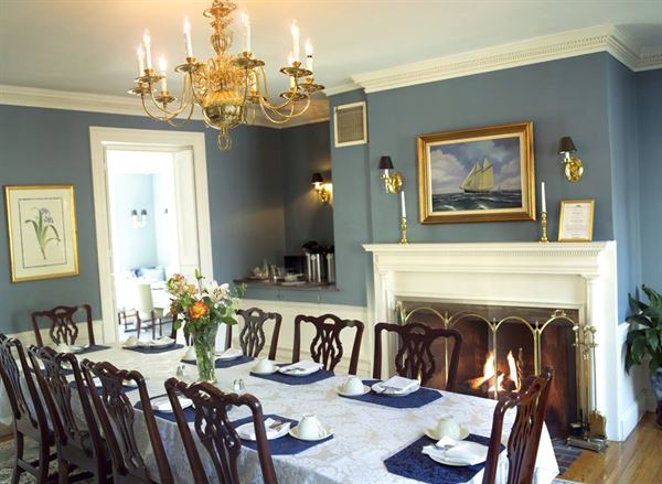 The Harbor Light Inn