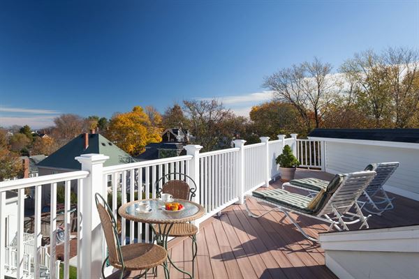 The Harbor Light Inn