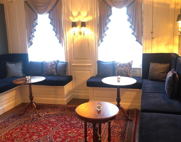 The Harbor Light Inn