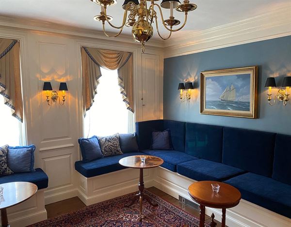 The Harbor Light Inn