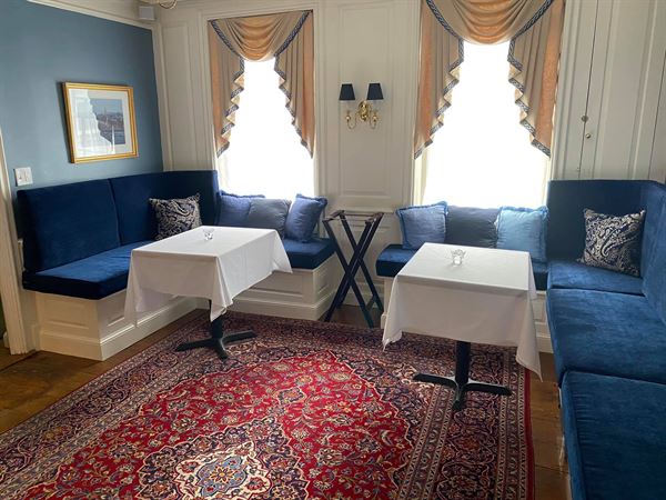 The Harbor Light Inn