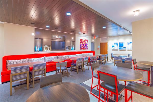 Holiday Inn Express Orange Beach-On The Beach