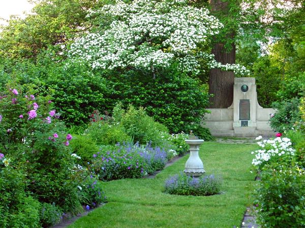 The Garden Club of Evanston