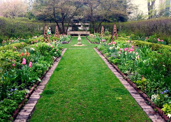 The Garden Club of Evanston