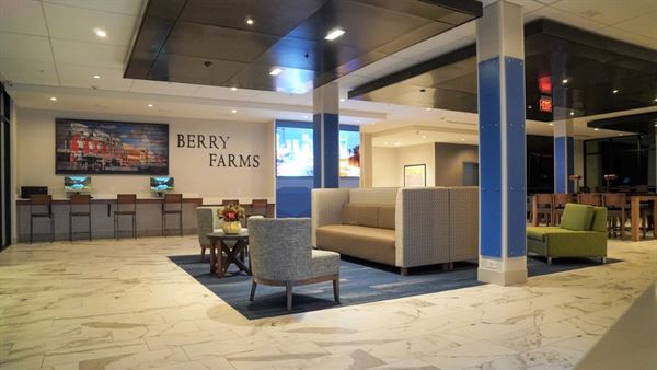 Holiday Inn Express & Suites Franklin - Berry Farms