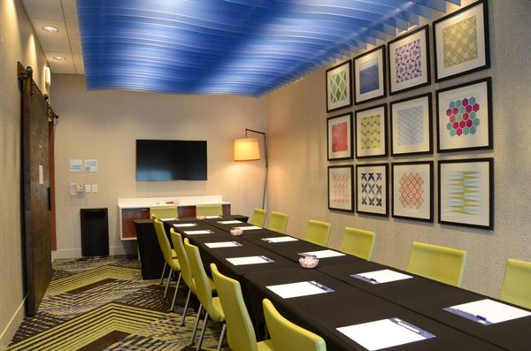 Holiday Inn Express & Suites Franklin - Berry Farms