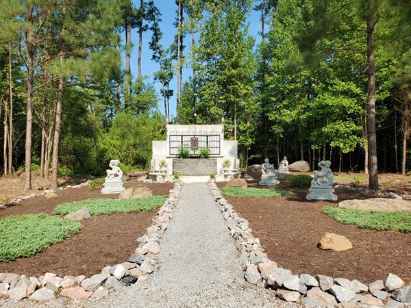 Glenward Gates Botanical Gardens