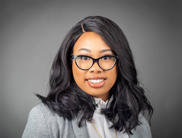 LuxLens Portrait Studio