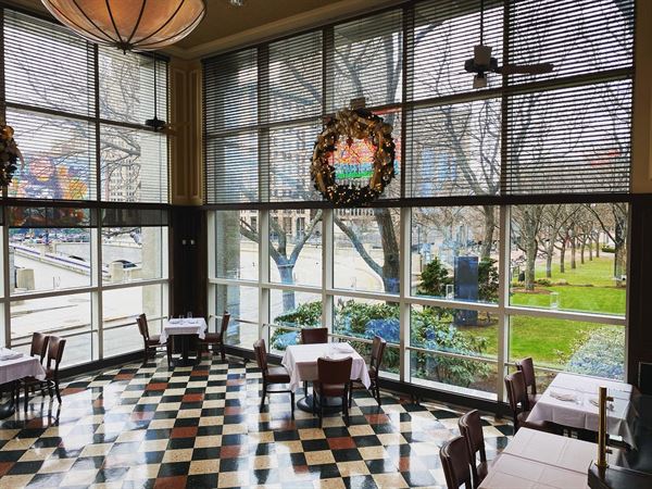 Hemenway's Seafood Grill & Oyster Bar