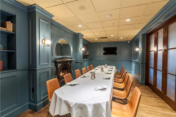 Joe's American Bar & Grill on the Waterfront