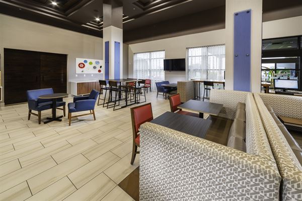 Holiday Inn Express & Suites Pasco-TriCities