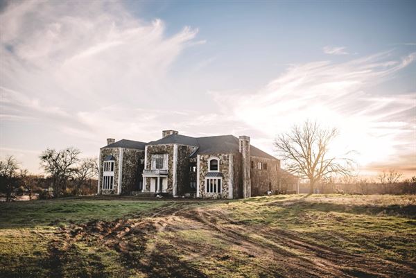 Bella Mansions - Sanger Mansion