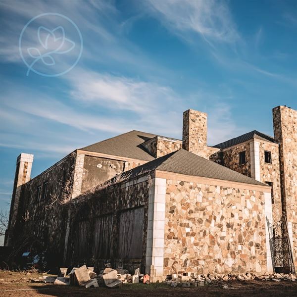 Bella Mansions - Sanger Mansion