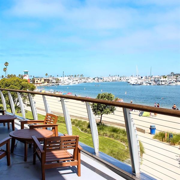 Lighthouse Bayview Café