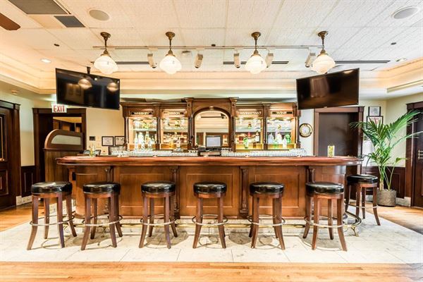 Hugo's Frog Bar & Fish House