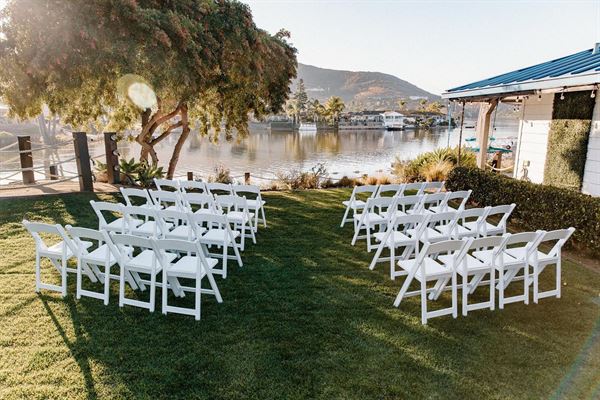 Lakehouse Hotel and Resort