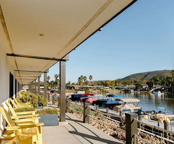 Lakehouse Hotel and Resort