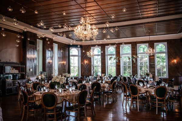 1886 Crescent Hotel & Spa