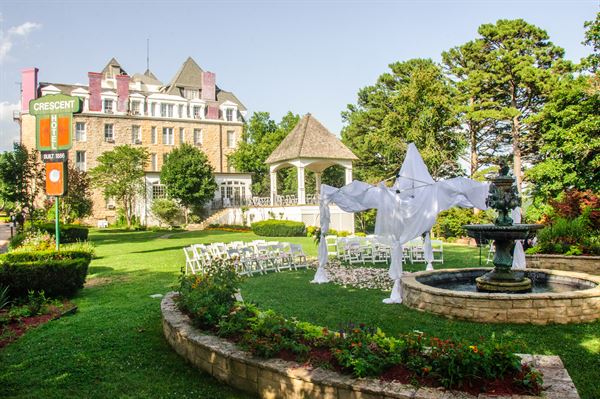 1886 Crescent Hotel & Spa