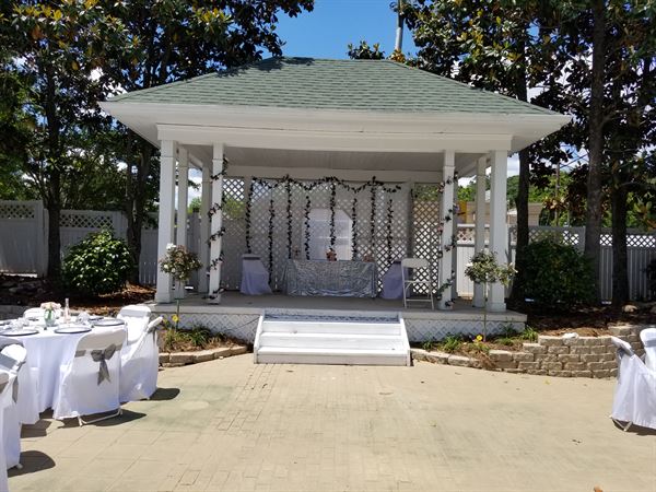 Quality Inn Fayetteville near Historic Downtown Square