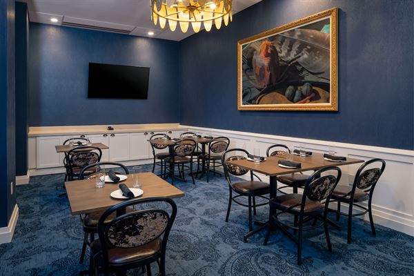 The Peregrine Hotel Omaha, Curio Collection by Hilton