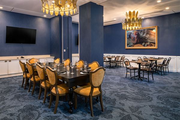 The Peregrine Hotel Omaha, Curio Collection by Hilton