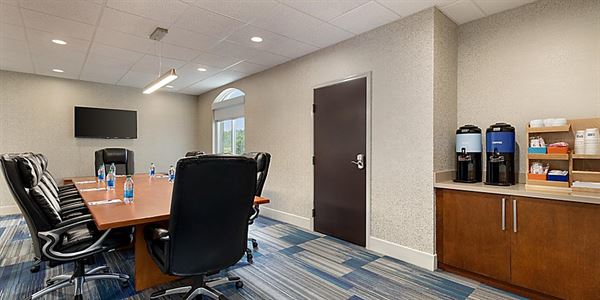 Holiday Inn Express & Suites Auburn - University Area